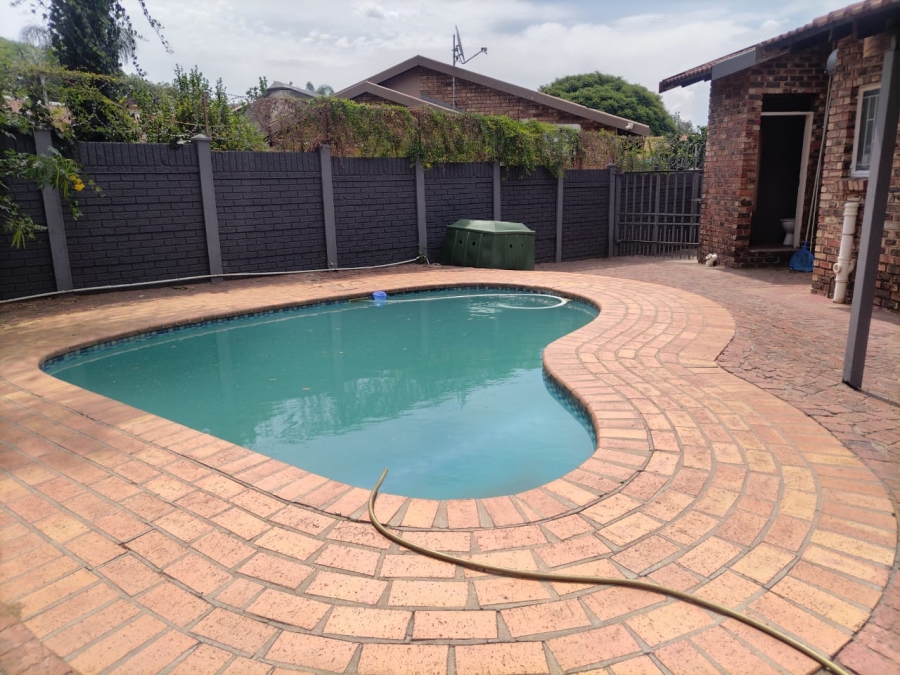 3 Bedroom Property for Sale in Safari Gardens North West